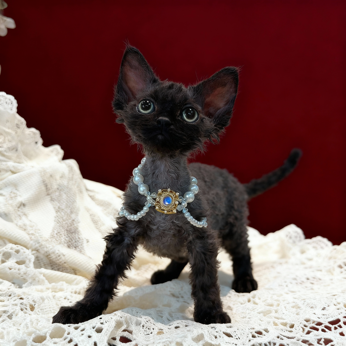 LUXURY VINTAGE PEARL & BLUE GEM CAT NECKLACE